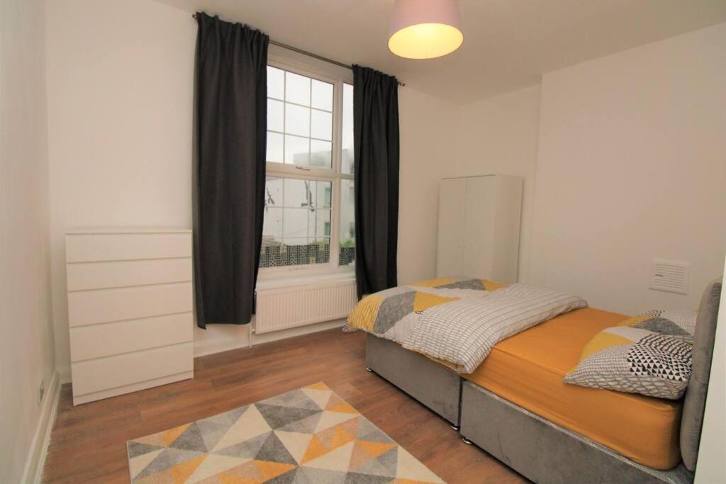 Ideal 2 Bed Flat Close To City Apartment London Bagian luar foto