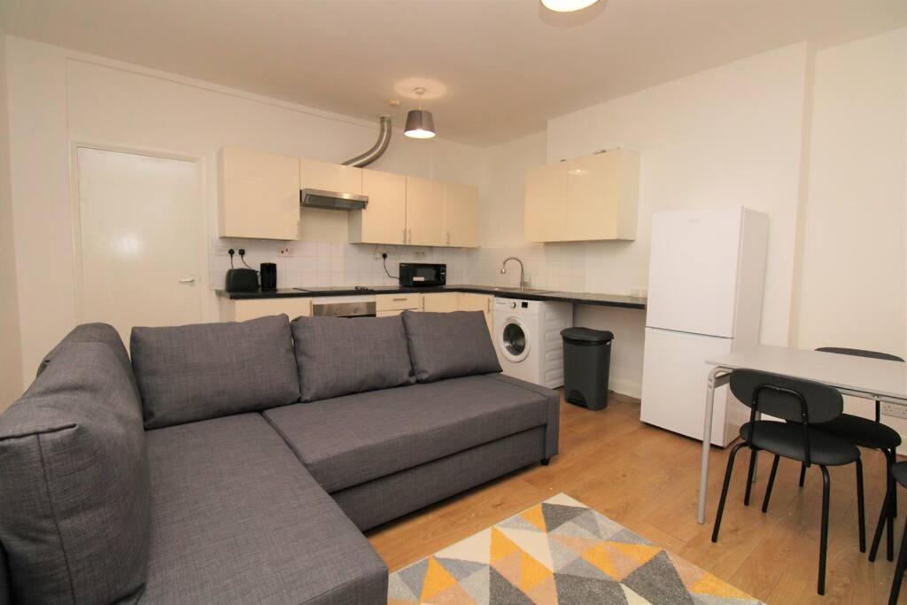 Ideal 2 Bed Flat Close To City Apartment London Bagian luar foto
